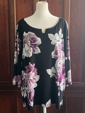 Calvin Klein Floral Scoop Neck Stretch Top w/Gold Logo Accent and 3/4 Sleeves.